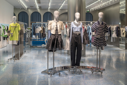 William Fan 2025秋冬系列：低调中的时尚碰撞与优雅展现